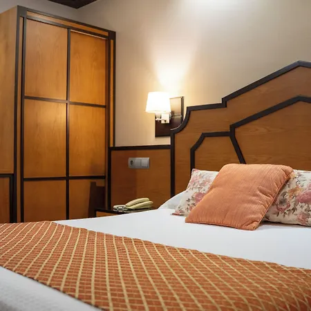 Hotel Tio Manolo De *