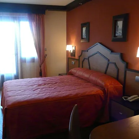 Hotel Tio Manolo De *